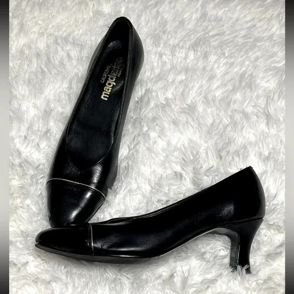California Magdesians | Vintage, Leather Pumps - Picture 3 of 7